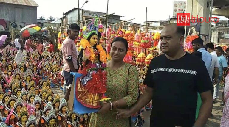 Lakshmi Puja market reflects festive spirit amid economic concerns